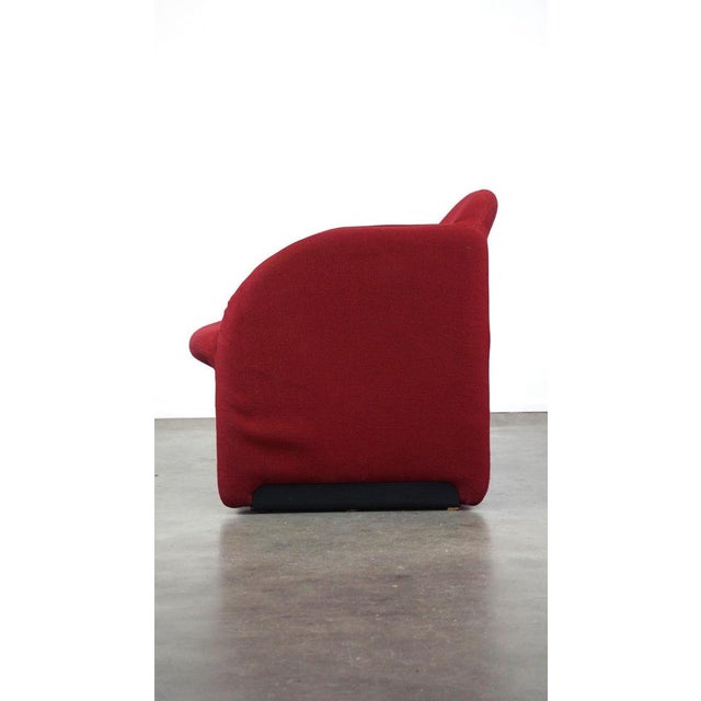 Vintage Armchair Model Ben in Red Fabric from Artifort For Sale - Image 6 of 12