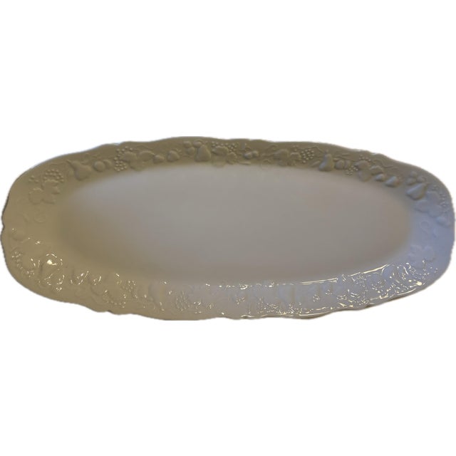 1990s PHDeshoulier’s Blanc De Blanc California Pattern Set of 12” 4 Dinner Plates and Two Matching 22 Inch Fish Platters. For Sale - Image 4 of 10