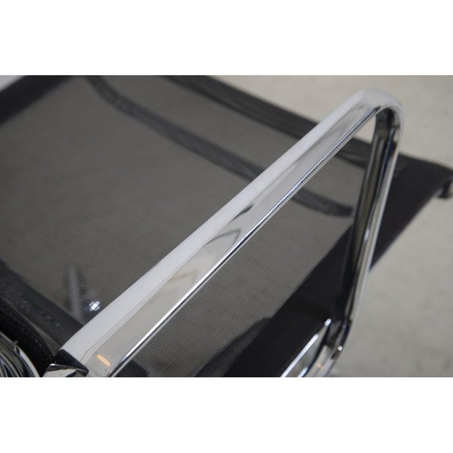 EA-117 Office Chair in Black Mesh by Charles Eames, 2000s For Sale - Image 10 of 17