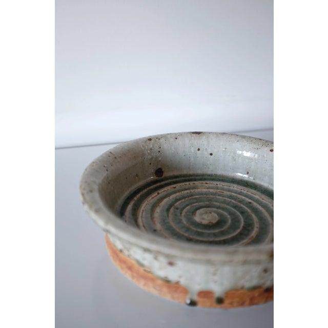 1960s Large Stoneware Plate by Marianne Westman, Rörstrand For Sale In New York - Image 6 of 9