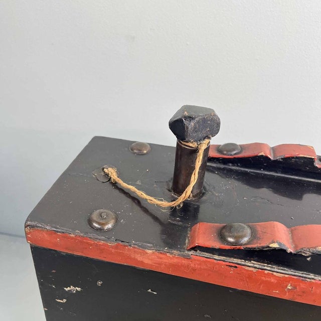 Black Sashidaru Sake Finger Barrel, Japan, 1868 For Sale - Image 8 of 16