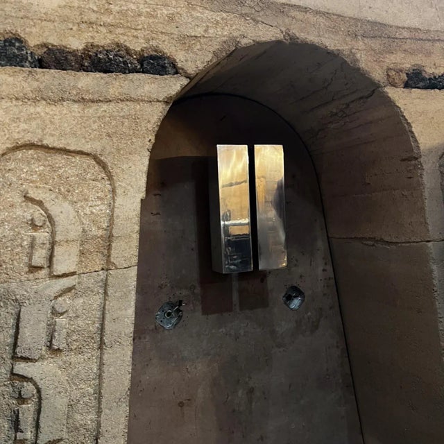 AMBIANIC presents 1970s Lightolier Modern Double Wall Sconce in Aluminum 17.75 x 10.25 w x 8 d Stamp present Preowned...