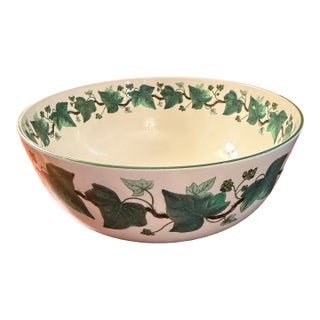 1950s Wedgwood Napoleon Ivy Queen's Ware - 1 Large Salad Bowl - 9-1/8" - Rare For Sale