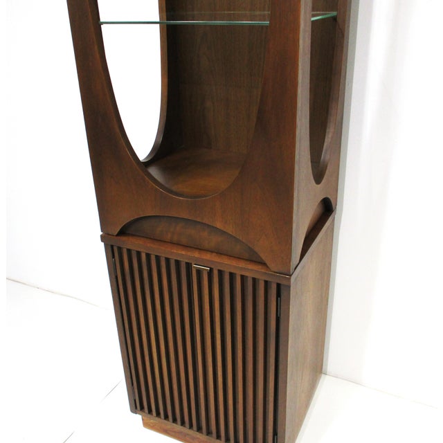 Mid 20th Century Rare Brasilia Styled 2 Piece Display Cabinet by Broyhill For Sale In Cincinnati - Image 6 of 13