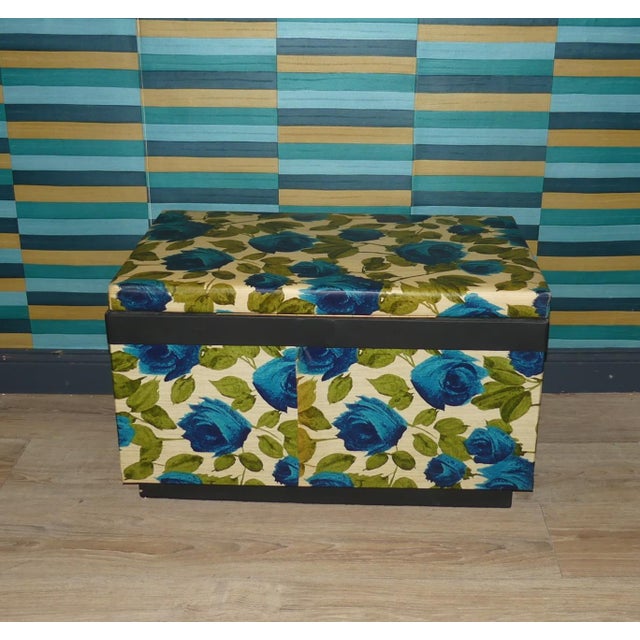 Mid-Century Modern Laundry Box with Floral Upholstery, 1960s For Sale - Image 3 of 10