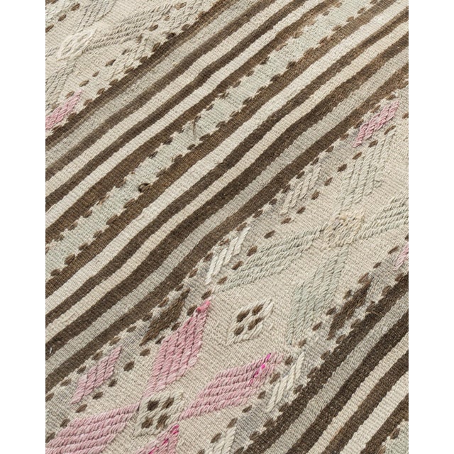 1950s Vintage Beige Turkish Kilim Area Rug 4'3 X 7'2 For Sale - Image 5 of 8