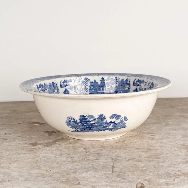 Blue Willow Wash Basin, England Circa 1880 For Sale In San Francisco - Image 6 of 9