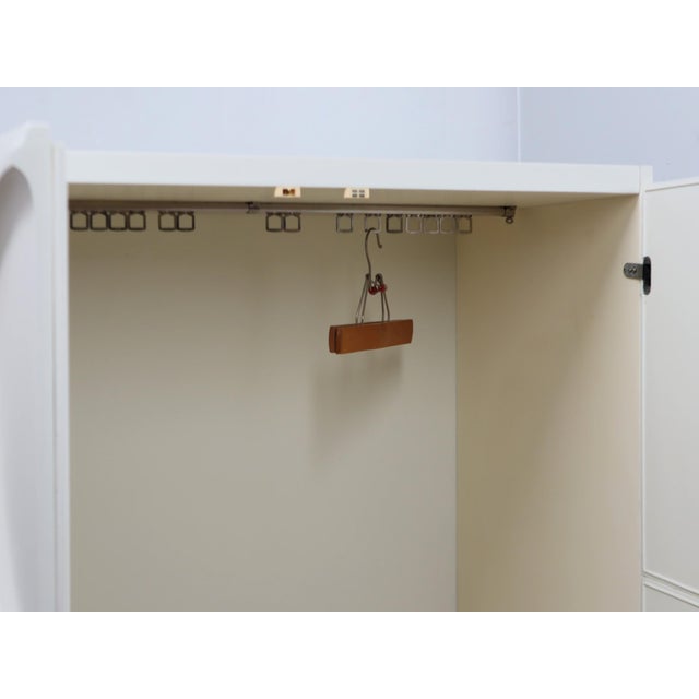 Italian Space Age White Lacquered Wardrobe from F.lli Proserpio, 1960s For Sale - Image 9 of 18