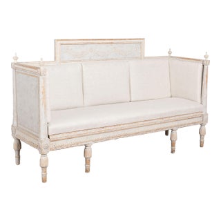 Early 19th Century White Swedish Gustavian Bench Settee With Egg and Dart Carving For Sale