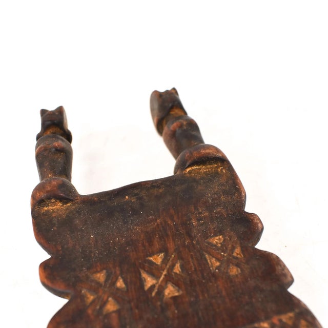 African Early 20th Century Nyamwezi Mwana Hiti Figural Comb Tanzania For Sale - Image 3 of 7