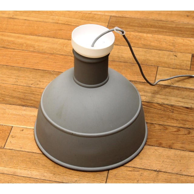 Unfold pendant light by Muuto. Entirely in colored and flexible silicone and transparent plastic disc. Very original...