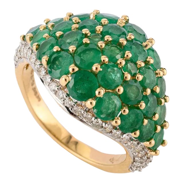 3.6 Ctw Emerald Cluster Dome Ring in 18k Gold Size 7 For Sale