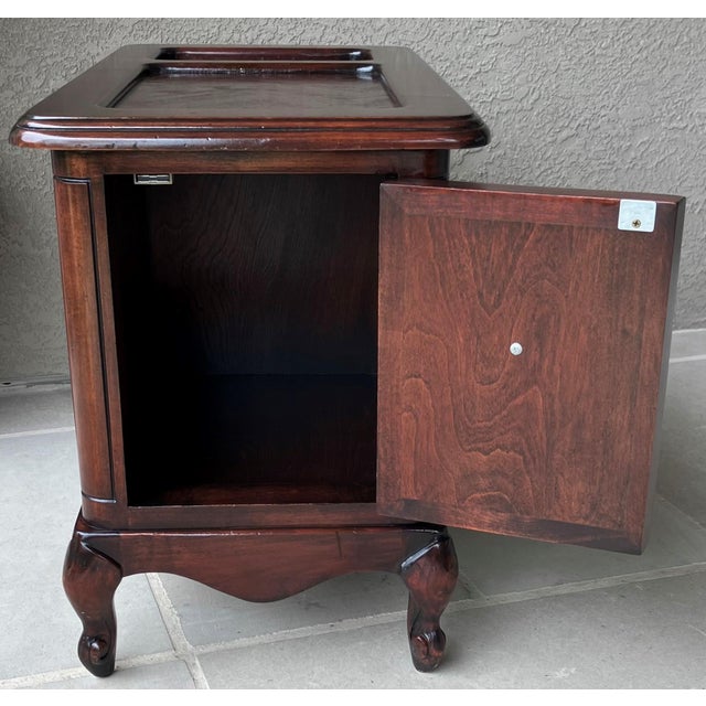 Mid 20th-Century French Provincial-Style Mahogany Chairside/Bedside Cabinet & Media Storage Table For Sale - Image 9 of 18