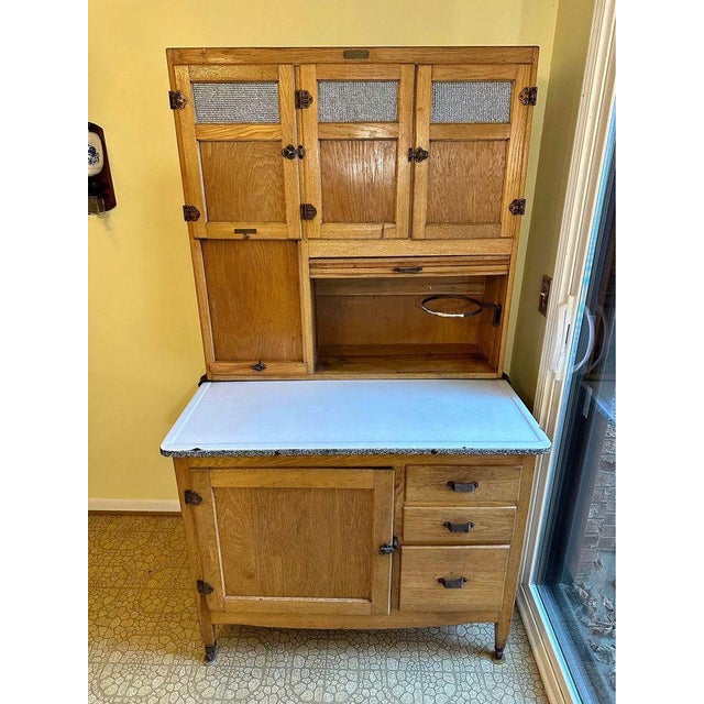 Hoosier cabinet with flour sifter 2025