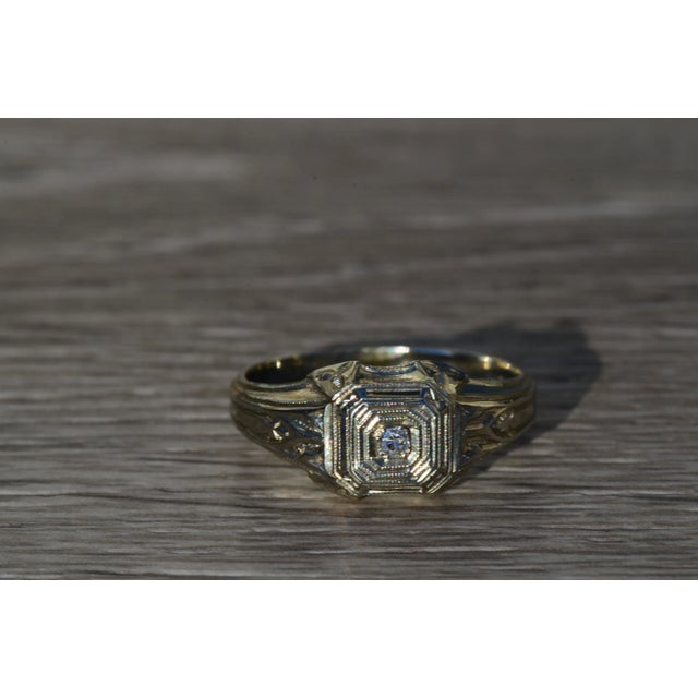 The Alec: Men's Antique 18K White Gold Ring set with Diamond For Sale In Philadelphia - Image 6 of 9