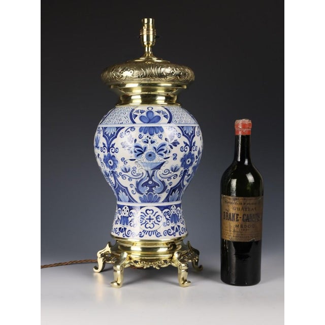 Victorian Belgian Blue and White Faience Oil Lamp, 1880 For Sale - Image 4 of 14