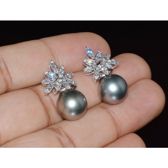 Mid-Century Modern Certified Natural 23.13cts vs F Diamond Tahitian Pearl Solid 18k Gold Cluster Earrings- 2 Pieces For Sale - Image 3 of 12