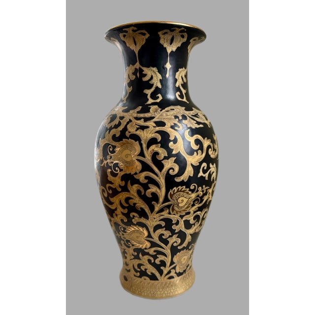 1970s Black and Gold Chinese Porcelain Export Vase For Sale - Image 4 of 7