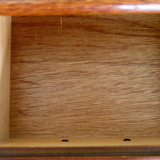 1990s Lexington Furniture Traditional Cherry Inlaid 4-Drawer Bachelor's Chest / Nightstand For Sale In Cincinnati - Image 6 of 18