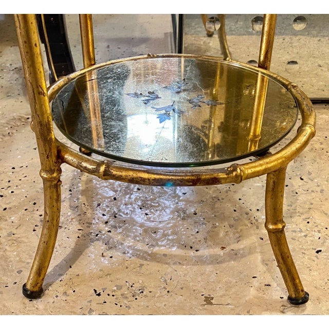 1970s Hollywood Regency Style Faux Bamboo Églomisé Glass Three-Tier Ètagerè / Stand For Sale - Image 5 of 13