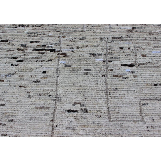Keivan Woven Arts Minimalist Modern Design Rug in Neutral Tones 9'11 X 11'11 For Sale - Image 9 of 10