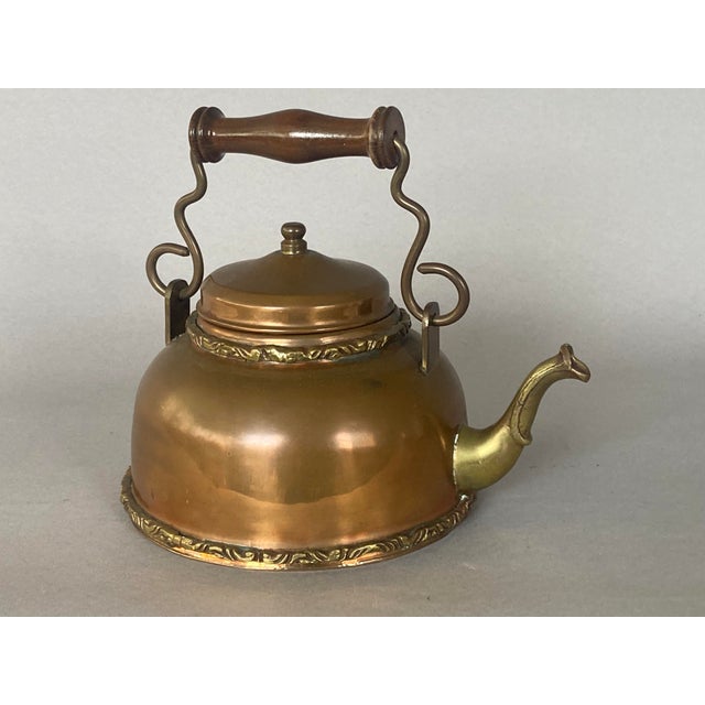 This high quality teapot, made of solid copper and brass and decorated, deserves a spot in your well-appointed kitchen....