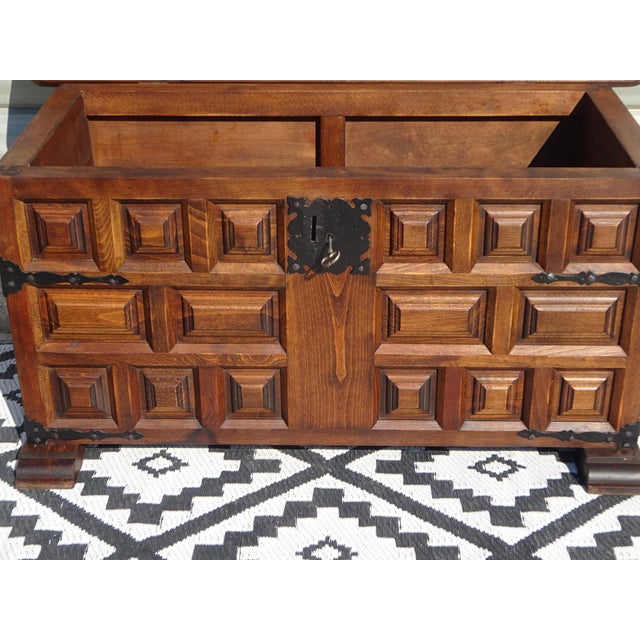 Tuscan Wooden Chest from Argudo Navarro, 1960s For Sale - Image 17 of 18