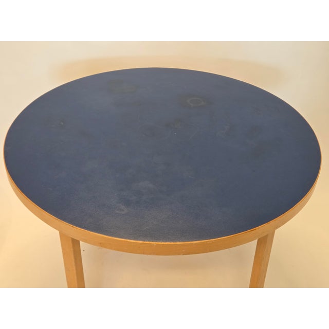 90A Table in Blue Linoleum by Alvar Aalto for Artek, Finland, 1950s For Sale - Image 11 of 16