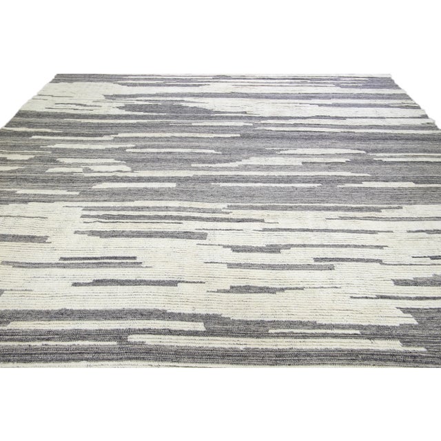 Abstract Gray Modern Moroccan Style Handmade Abstract Oversize Wool Rug by Apadana For Sale - Image 3 of 11