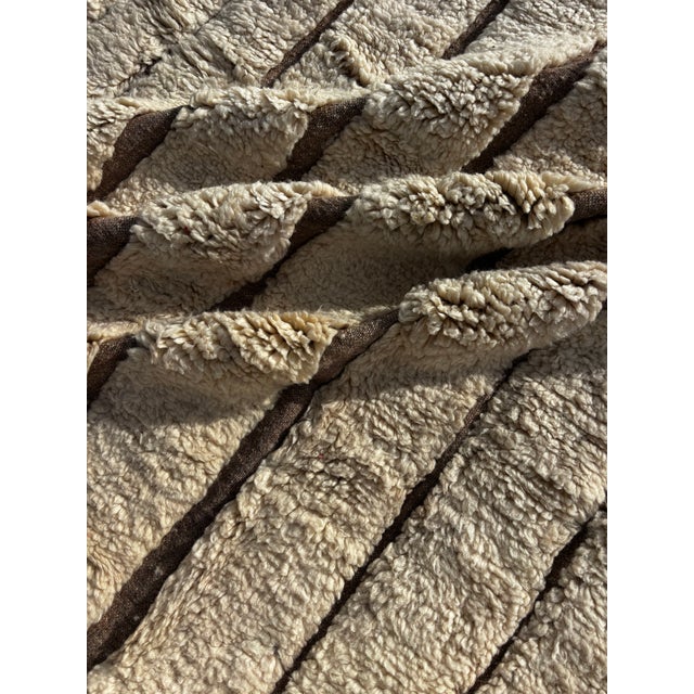 Moroccan Beni M’Rirt Rug – Handwoven Atlas Wool Carpet – Minimalist Berber Design For Sale - Image 10 of 16