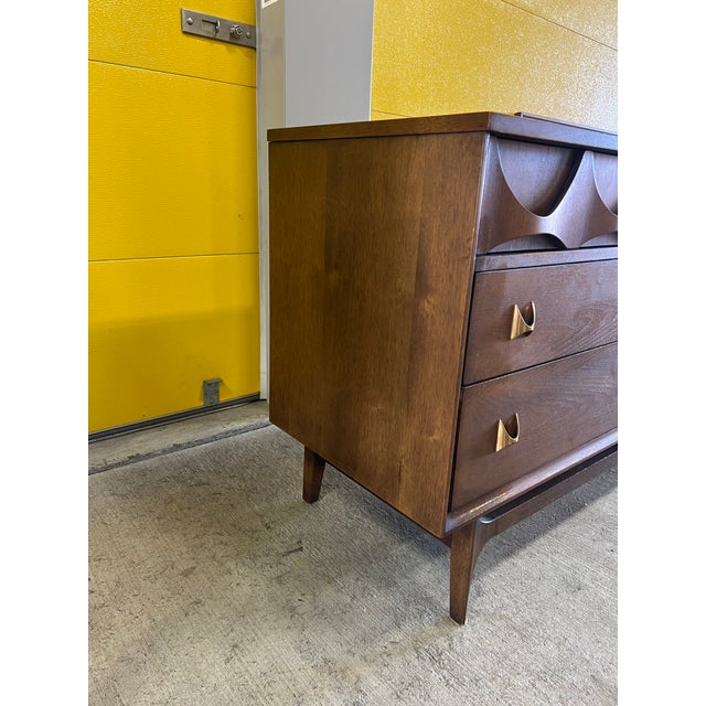 Brown 1950s Broyhill Brasilia 6 Drawer Lowboy Dresser With Mirror For Sale - Image 8 of 11