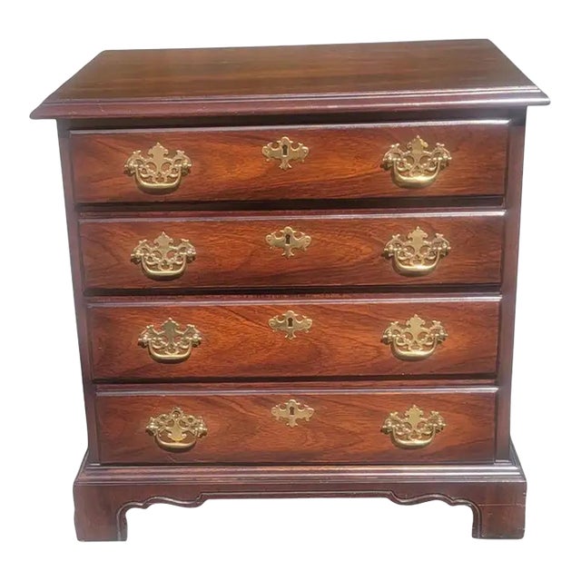 Drexel Bicentennial Chippendale Mahogany Four Drawers Bedside Chest of Drawers - Vintage Late 20th Century - 23.5" X 17 X 23.5" For Sale