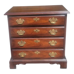 Drexel Bicentennial Chippendale Mahogany Four Drawers Bedside Chest of Drawers - Vintage Late 20th Century - 23.5" X 17 X 23.5"