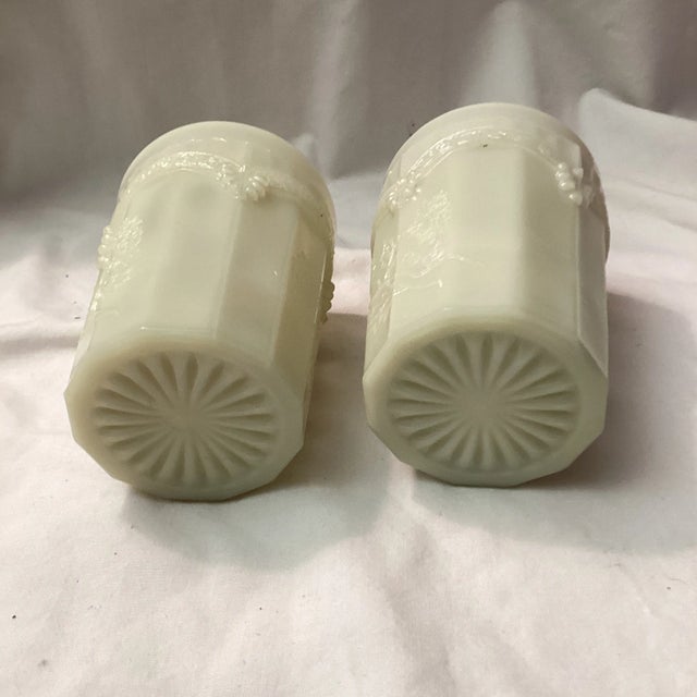 1940s Pair of Vintage Westmoreland Milk, Glass Tumblers With Chrysanthemum and Lincoln Swag Detail Detailing For Sale - Image 5 of 5