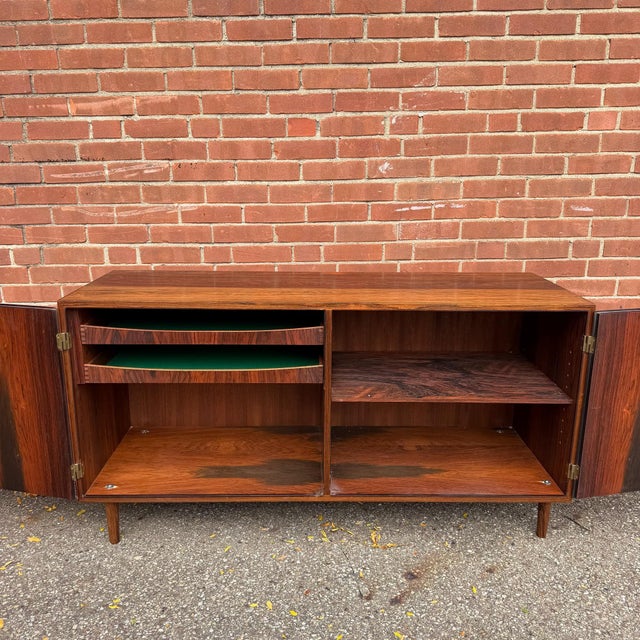 Mid 20th Century Carlo Jensen for Hundevad & Co. Danish Modern Rosewood Credenza, Attributed For Sale - Image 9 of 12