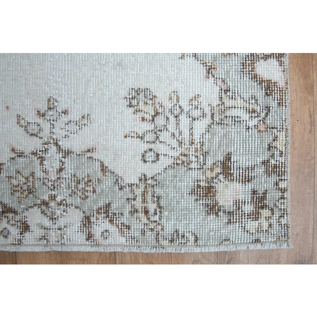 1970s Vintage Handmade Wool Cotton Turkish Cream Area Rug For Sale - Image 4 of 11