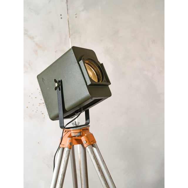 Green Industrial Electric Patt 45 Theater Spotlight on Tripod Floor Lamp from Strand, 1960s For Sale - Image 8 of 17