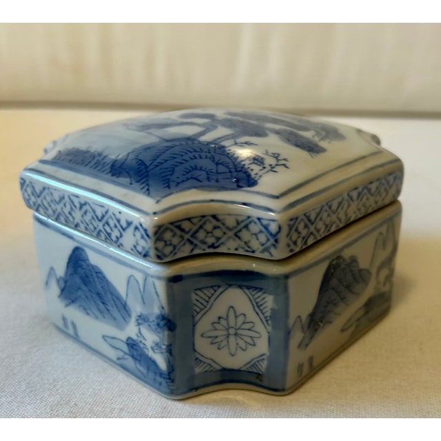 Vintage Chinoiserie Blue and White Lidded Ceramic Box For Sale - Image 9 of 12