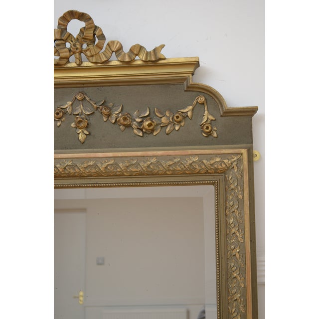 Belle Époque French Gilded and Olive Green Wall Mirror with Ribbon Crest, 1900s For Sale - Image 6 of 15