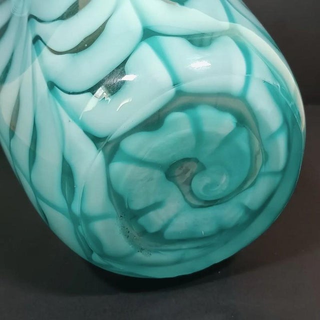 Royal Gallery Turquoise Hand Blown Opalescent Art Glass Handkerchief Vase Poland For Sale - Image 10 of 10