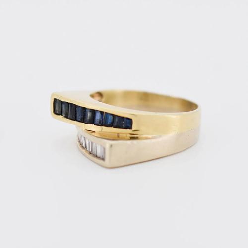 White and Yellow Gold Ring with Sapphires and Diamonds For Sale - Image 5 of 5