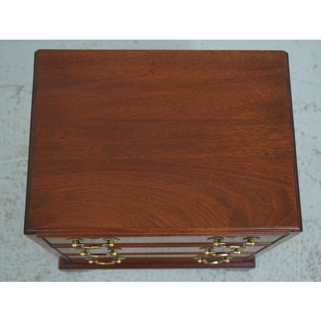 1990s Stickley 3 Drawer Mahogany Chairside Accent Chest For Sale - Image 5 of 18