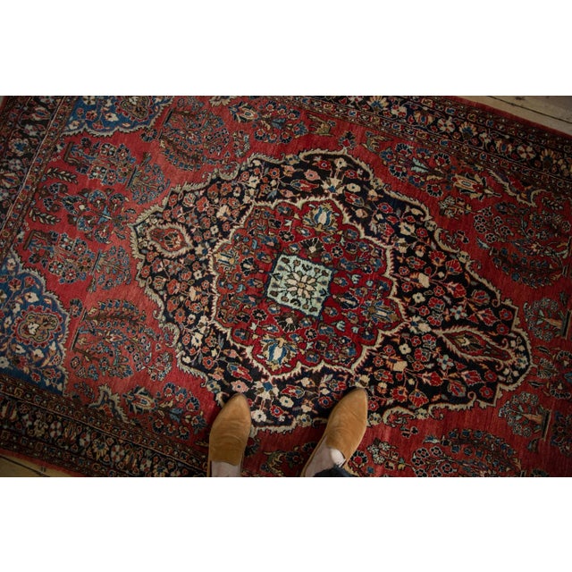 :: Classic slight deviation in rendition of American Sarouk aesthetic developed for export, bearing somewhat of a...