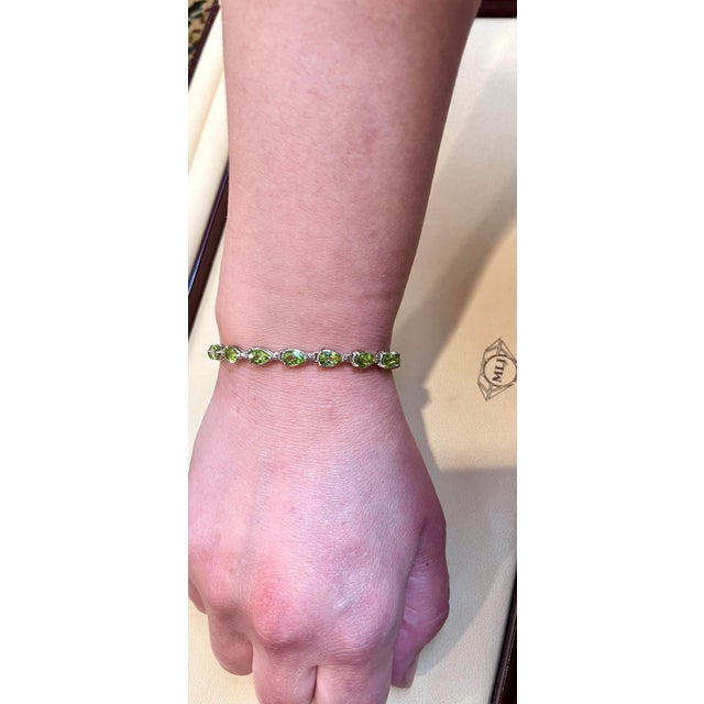 15 Carat Genuine Natural Peridot & Diamond Tennis Bracelet 14 Karat White Gold For Sale - Image 13 of 18