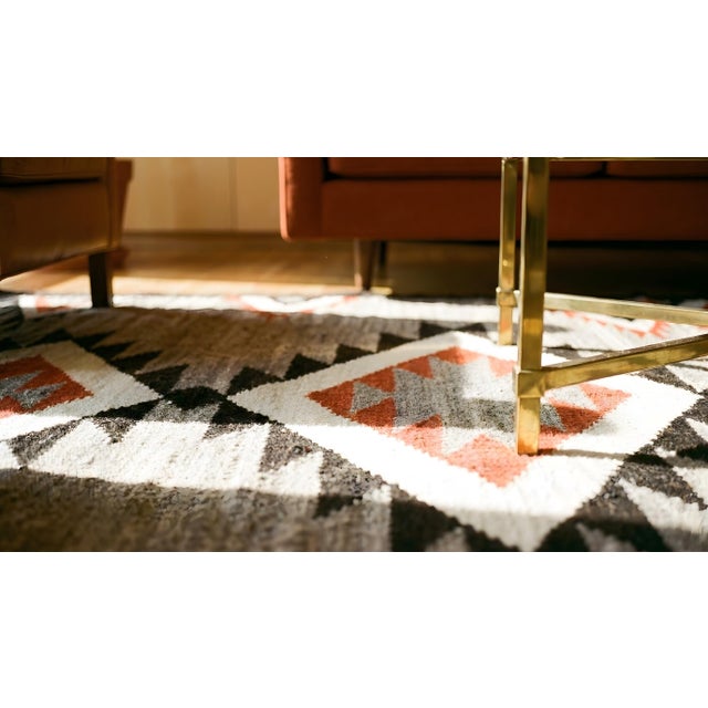 Early 20th Century Navajo rug ( 5'6" x 9'9" - 168 x 298 ) For Sale In New York - Image 6 of 7