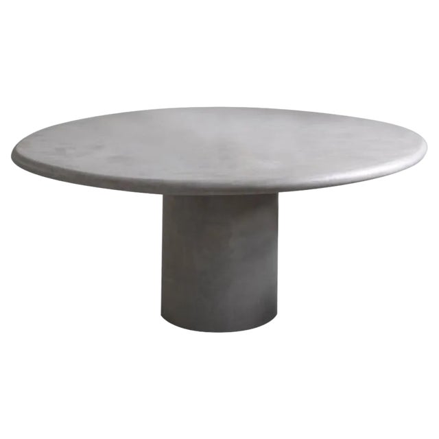 Small Beton Ciré Table Ronde For Sale
