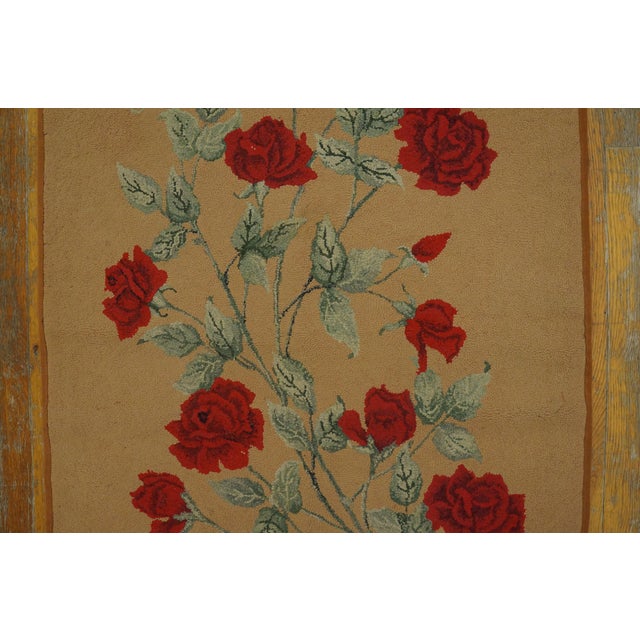 American 1920s Beige Floral Folk Art Antique American Hooked Rug 2'8 "X 4'7" Hand Knotted Wool Carpet For Sale - Image 3 of 5