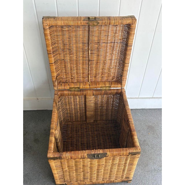 1970s chinoiserie wicker hinge-top storage trunk/chest w/ brass handle, corner and latch accents. Some minor fading to...