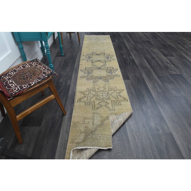 Turkish 1970s Vintage Handmade Wool Cotton Turkish Beige Area Rug For Sale - Image 3 of 11