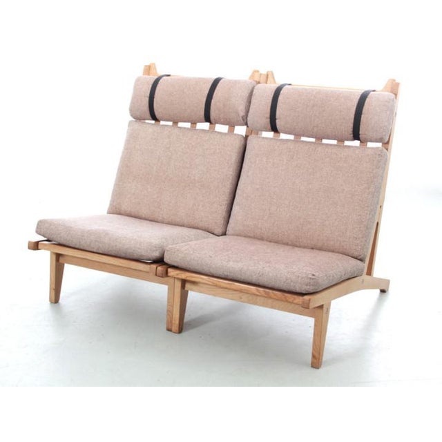 1960s Mid-Century Modern Scandinavian GE 375 Lounge Chairs with Armrests by Hans J. Wegner, 1960s, Set of 2 For Sale - Image 5 of 18